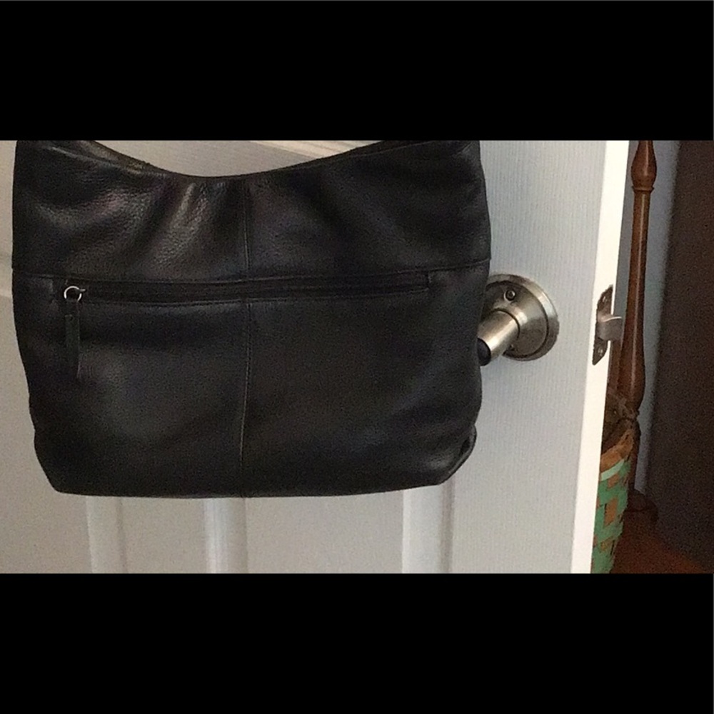 Stone Mountain Black Leather Adjustable Shoulder Handbag